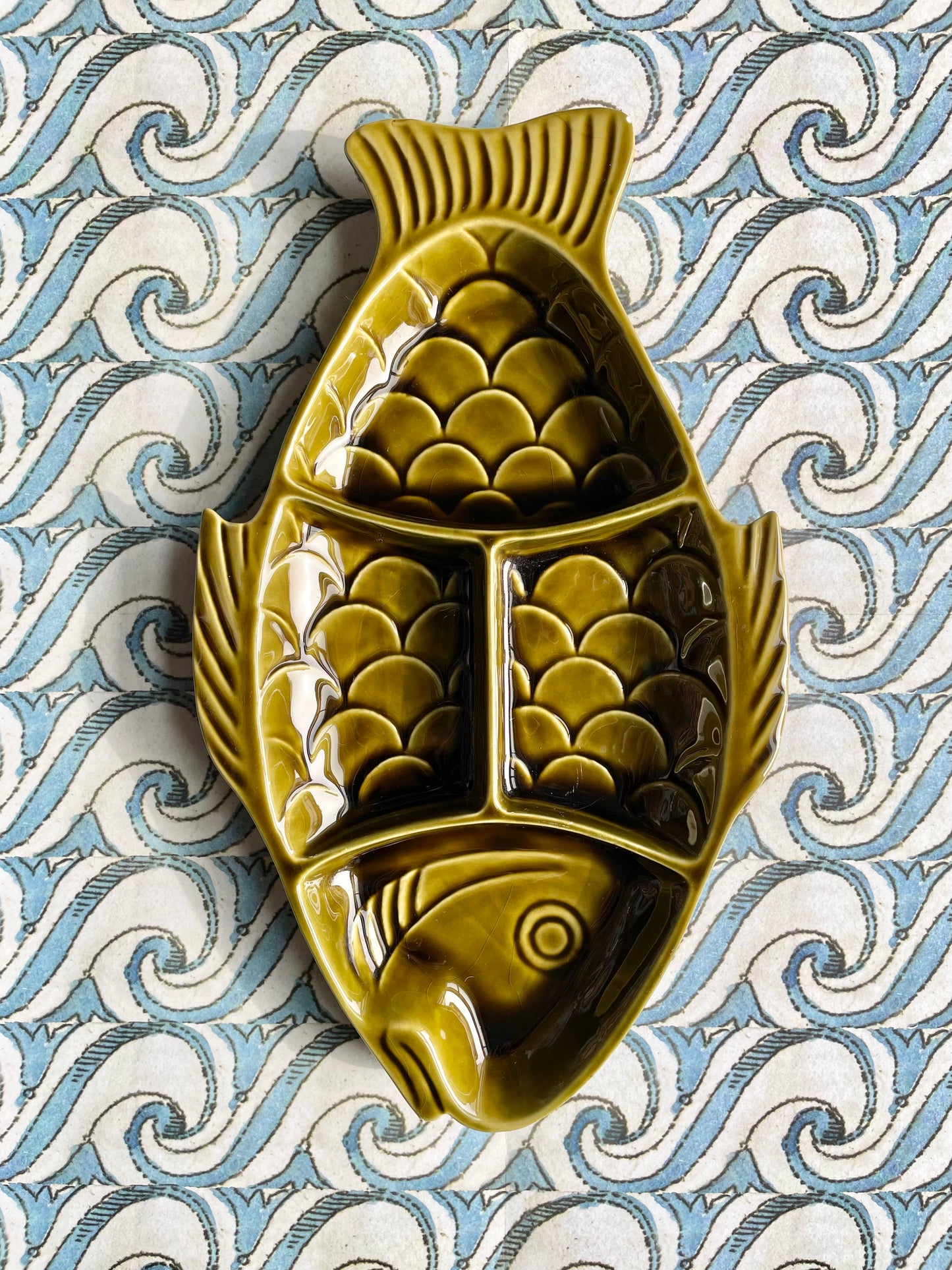Fish sectional serving platter