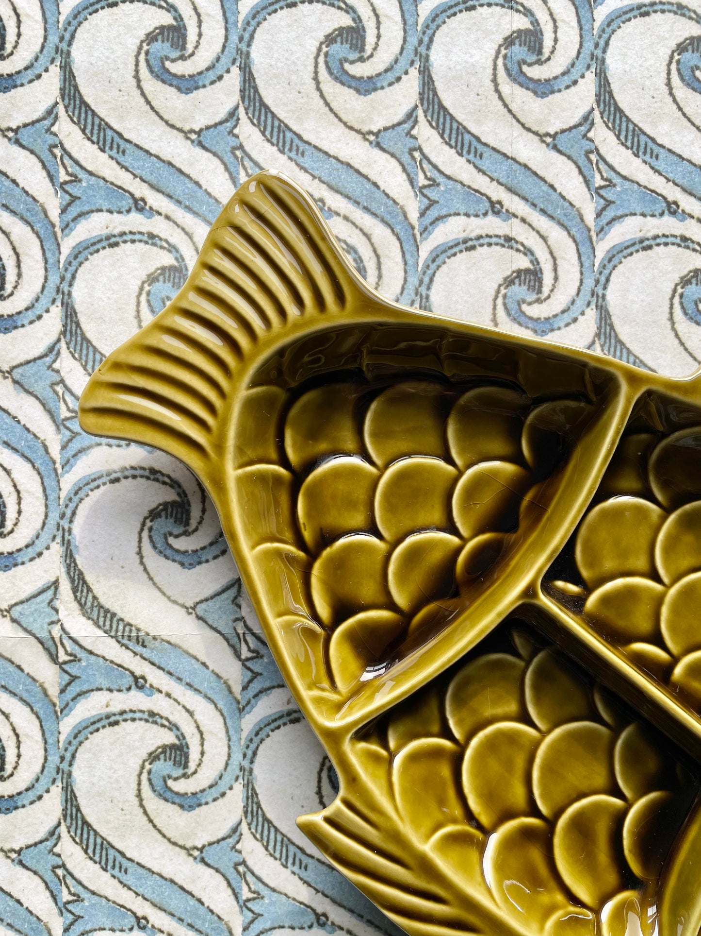 Fish sectional serving platter