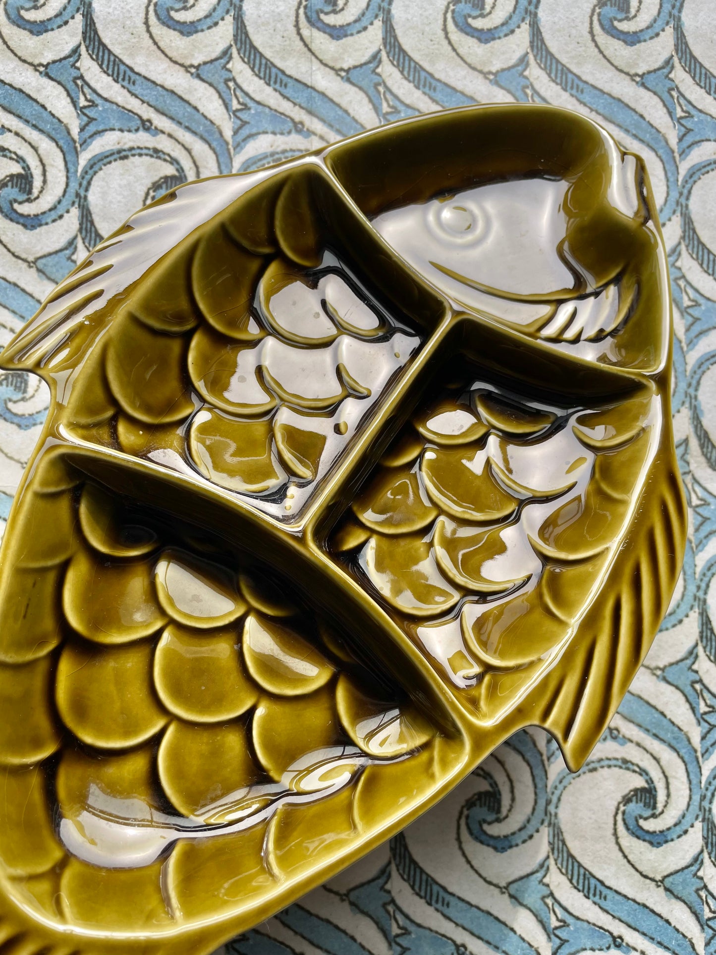 Fish sectional serving platter