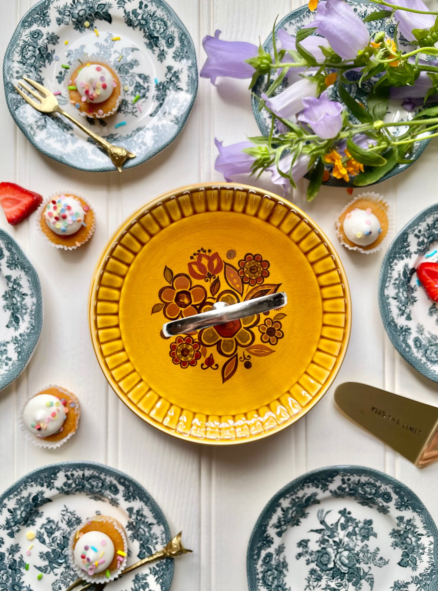 Palissy Cake Stand