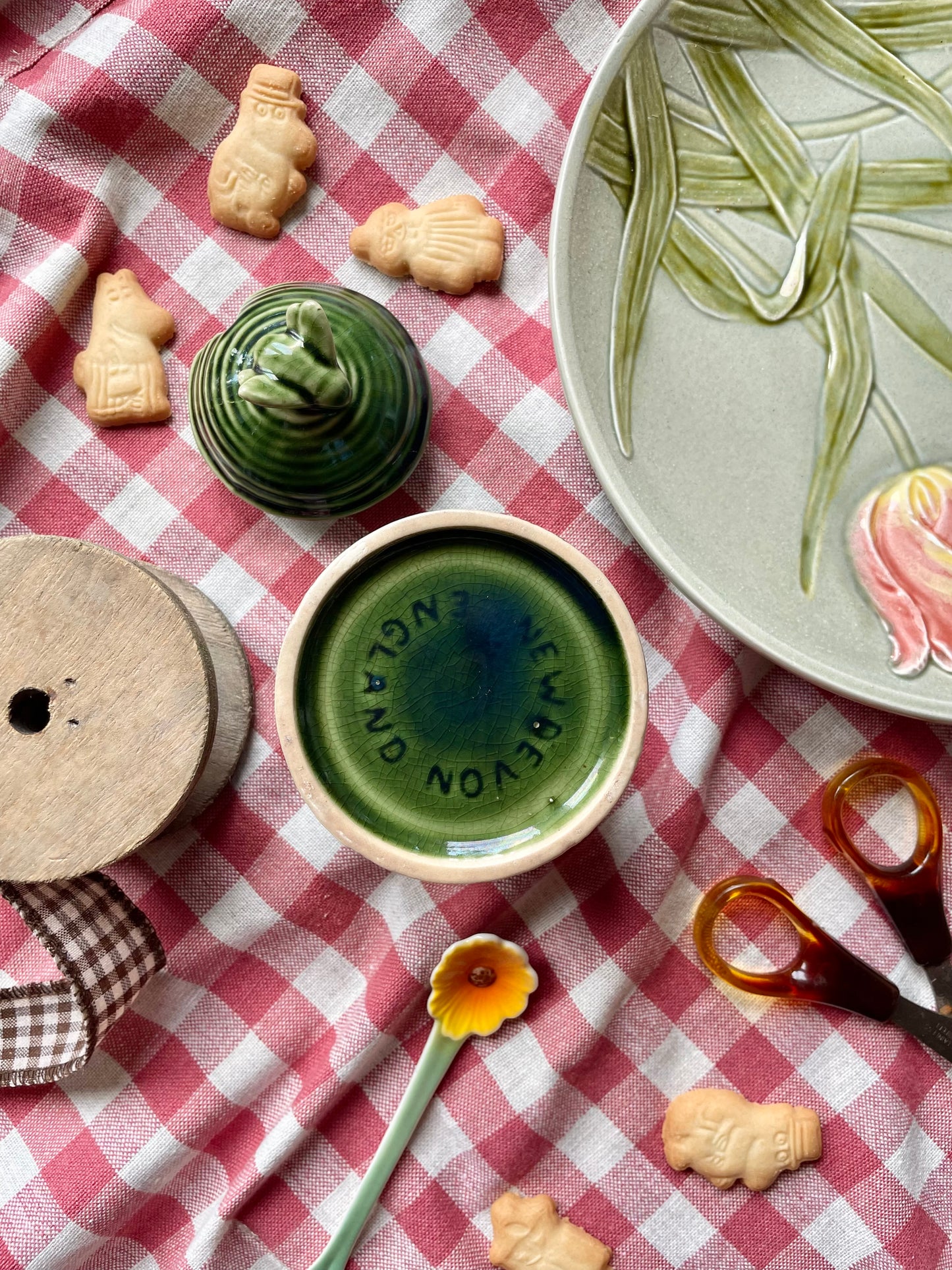 Green Bee Honey Pot