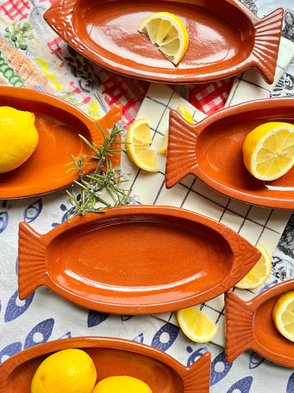 8-piece set of terracotta fish serving dishes