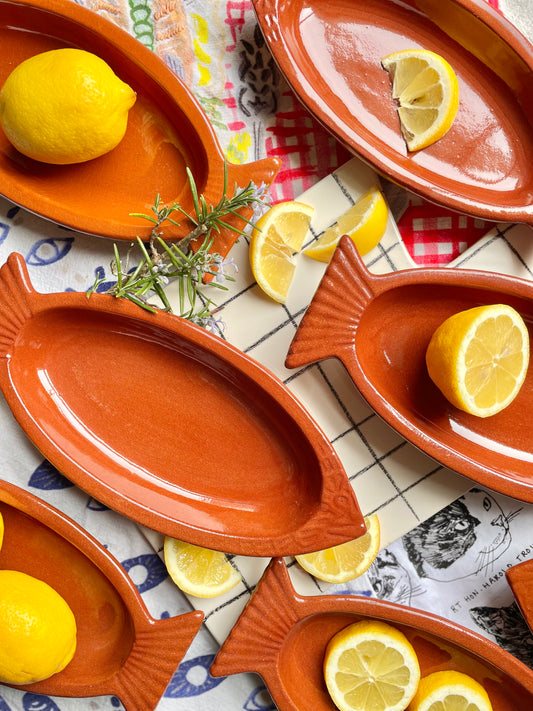 8-piece set of terracotta fish serving dishes