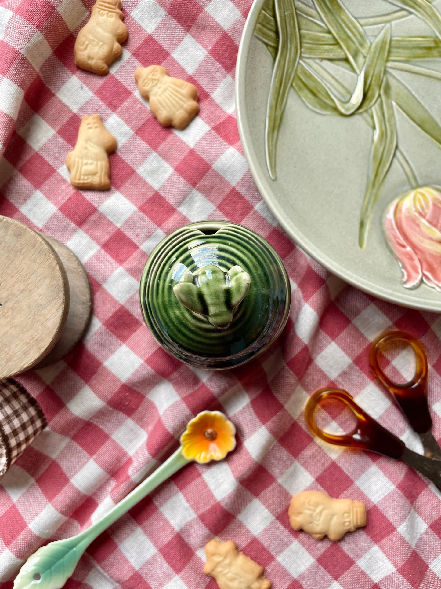 Green Bee Honey Pot